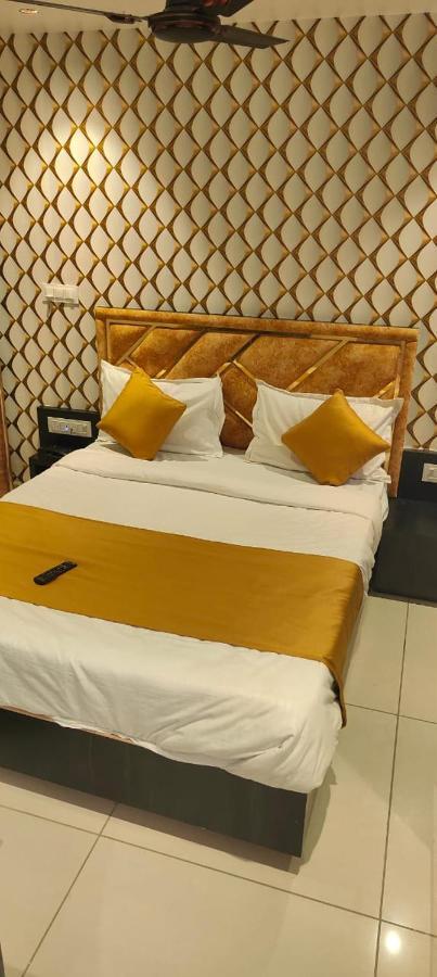 Prime View Hotel Ahmadabad Zewnętrze zdjęcie