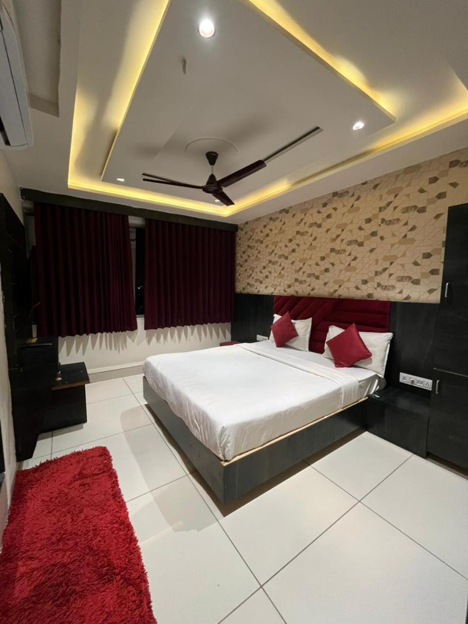 Prime View Hotel Ahmadabad Pokój zdjęcie