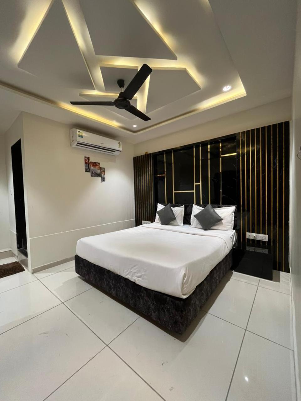 Prime View Hotel Ahmadabad Pokój zdjęcie