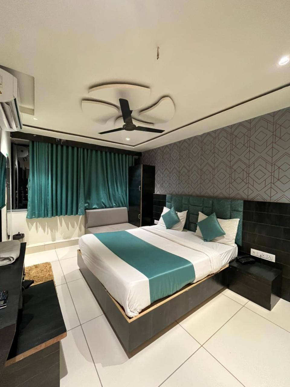 Prime View Hotel Ahmadabad Pokój zdjęcie