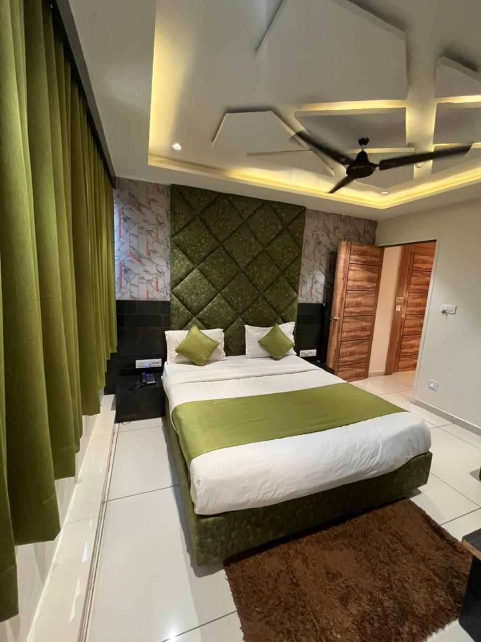 Prime View Hotel Ahmadabad Pokój zdjęcie