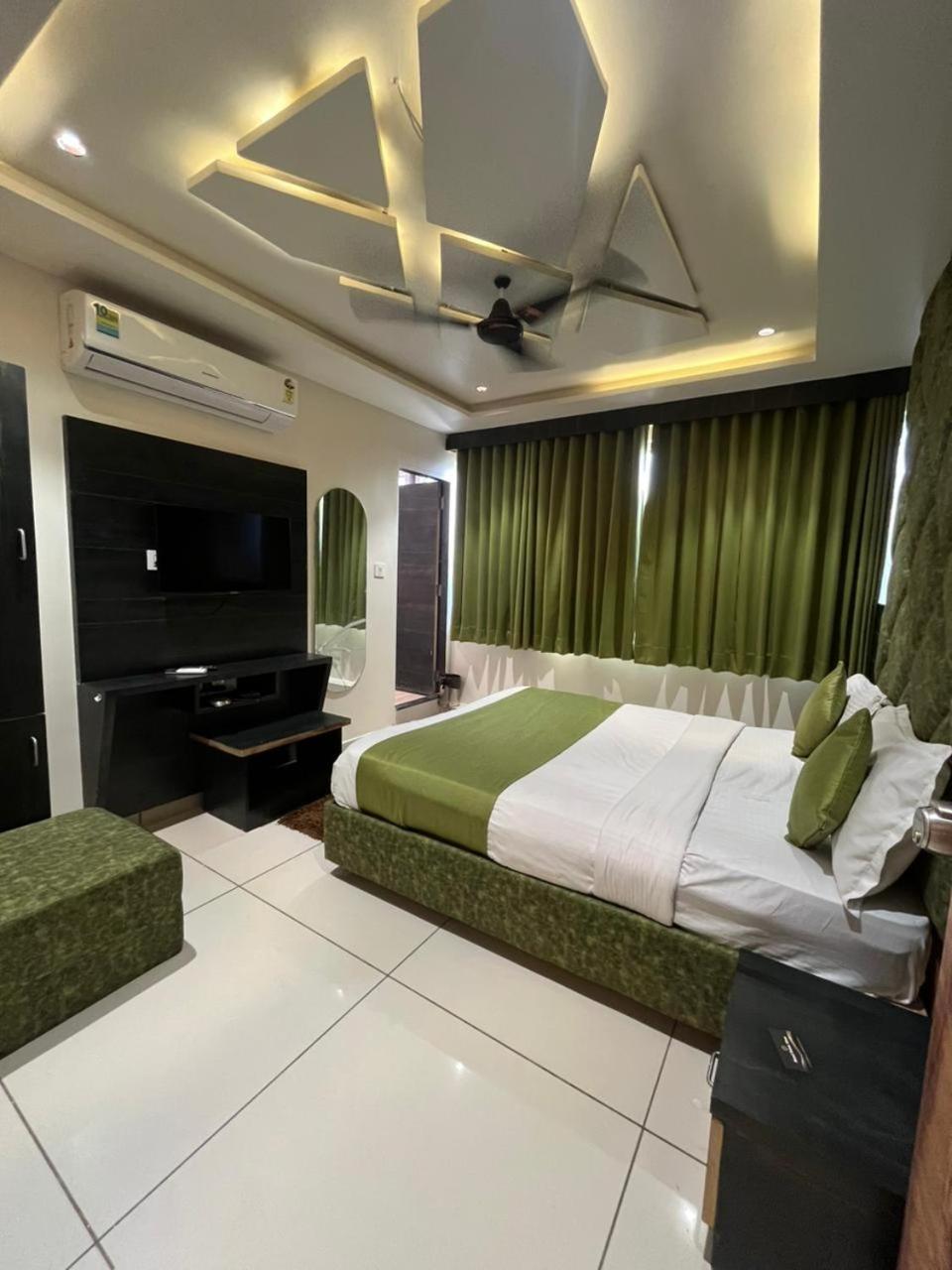 Prime View Hotel Ahmadabad Zewnętrze zdjęcie
